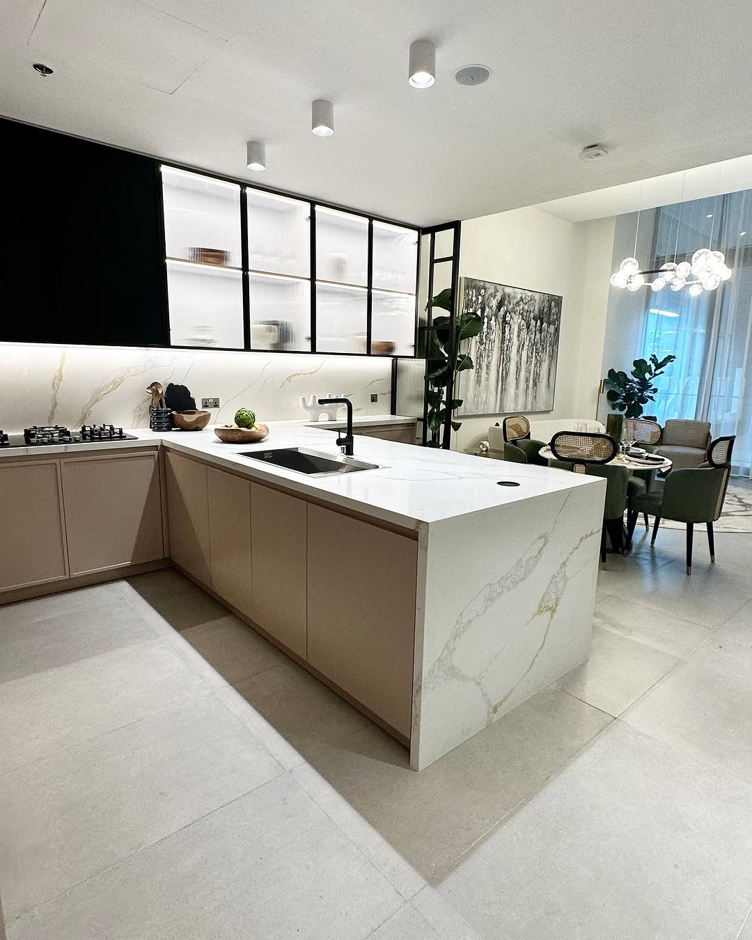 Ultra-Luxury Designer Apartment - Downtown Dubai/Dubai Marina - Image 3