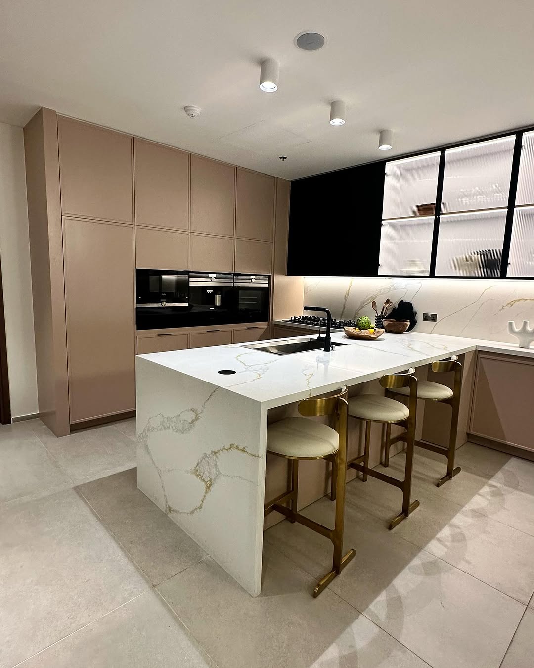 Ultra-Luxury Designer Apartment - Downtown Dubai/Dubai Marina - Image 7