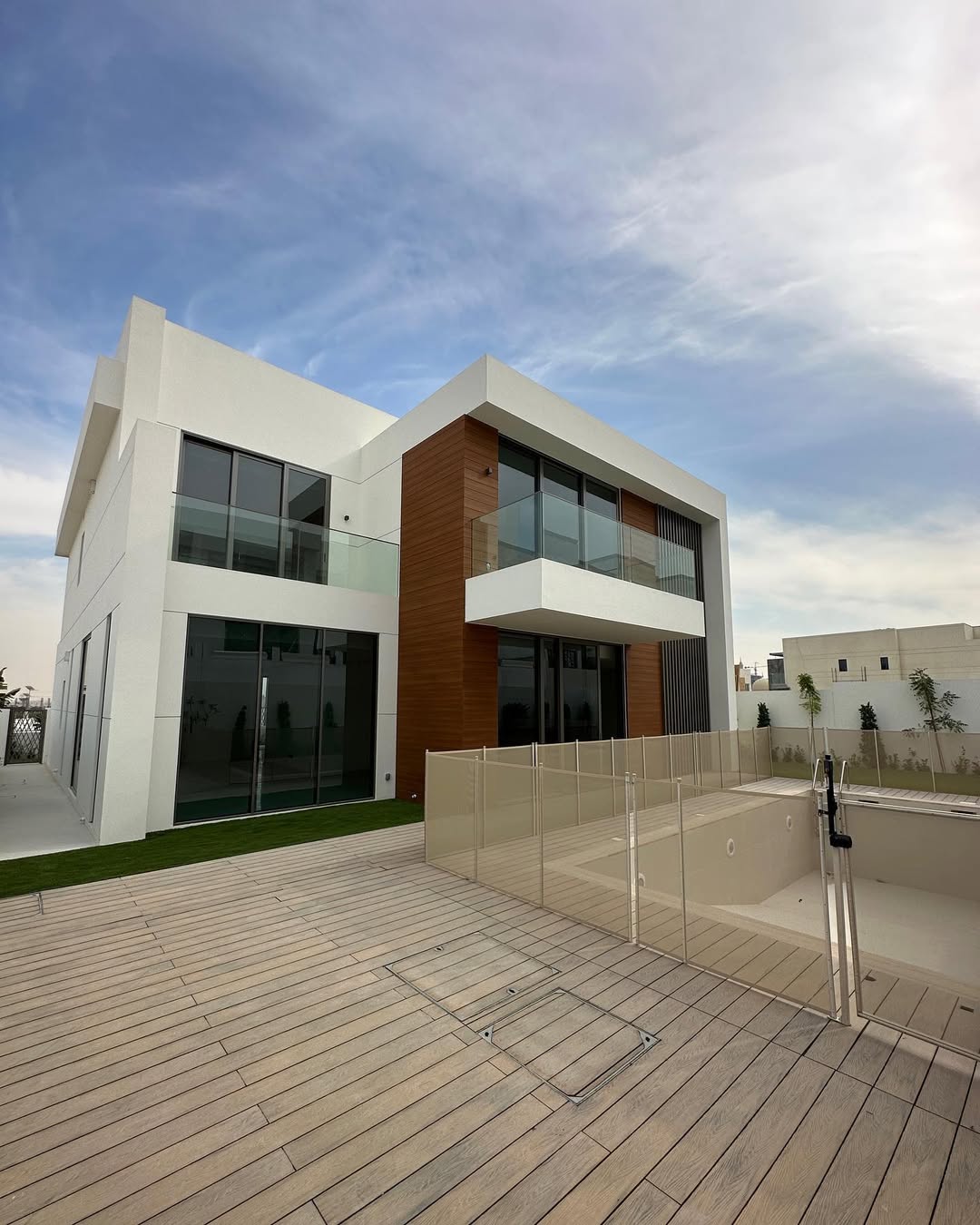 Luxury Contemporary Villa - Dubai - Image 2