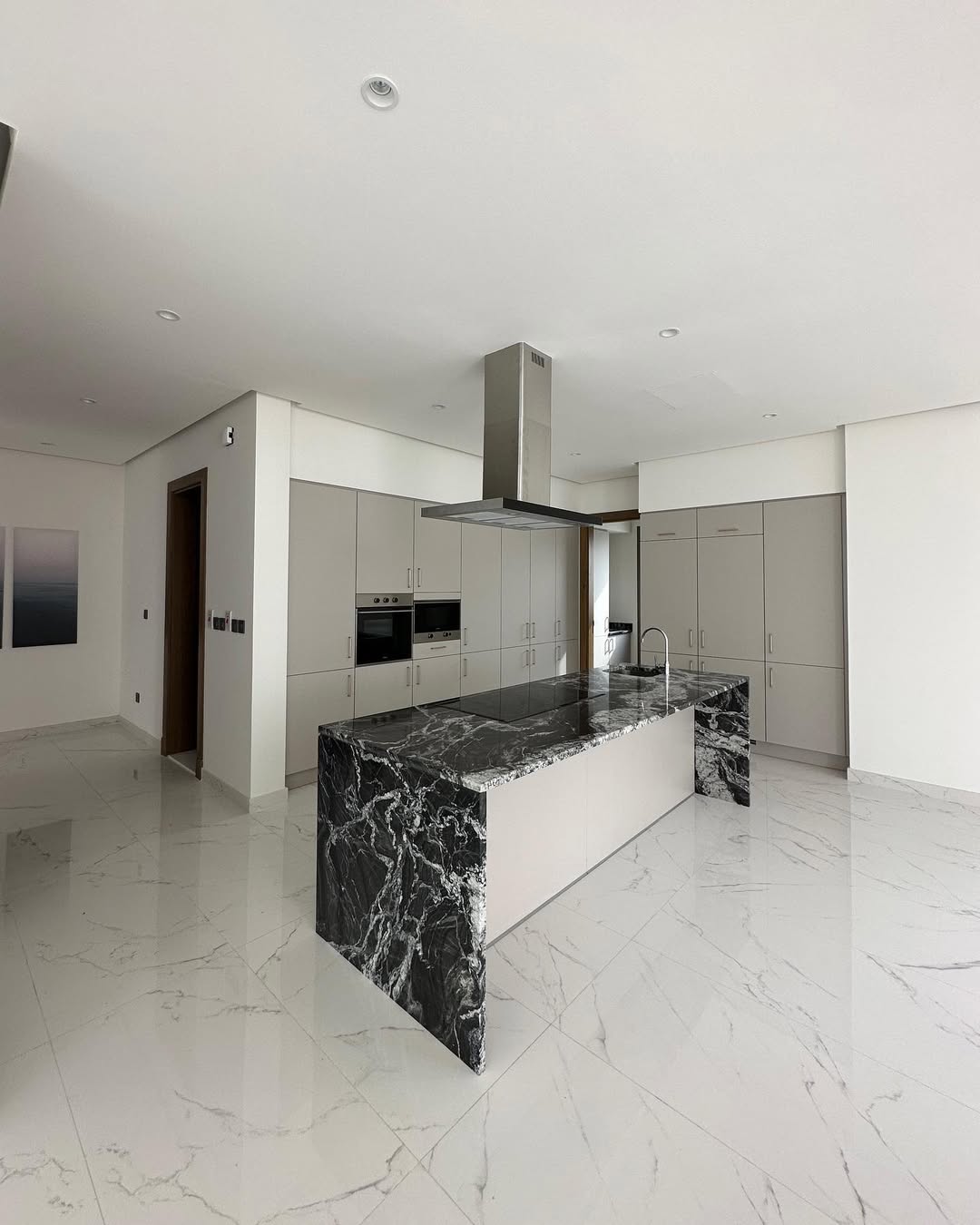 Luxury Contemporary Villa - Dubai - Image 6