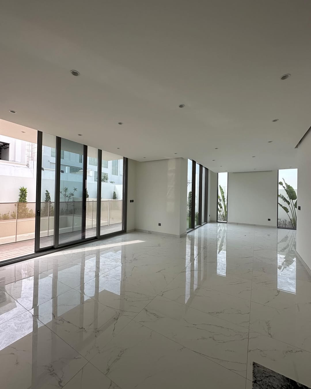 Luxury Contemporary Villa - Dubai - Image 7