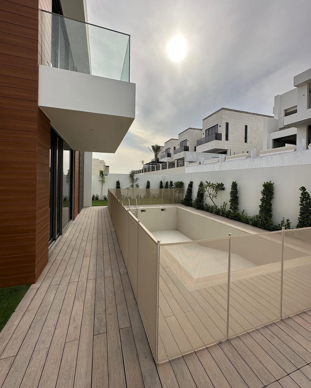 Luxury Contemporary Villa - Dubai - Image 8