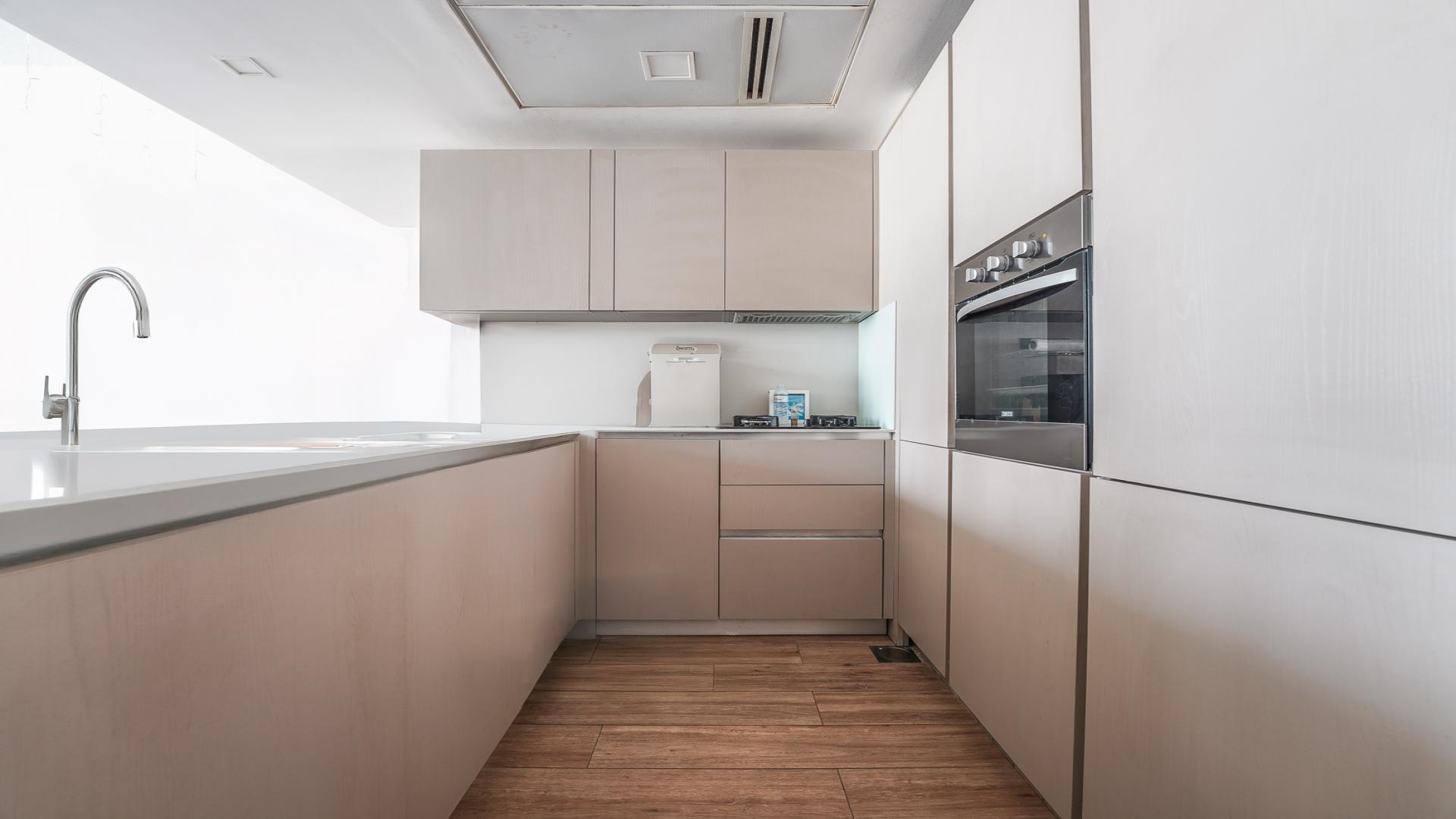 Vacant 1-Bed Apartment at East 40 - Image 3