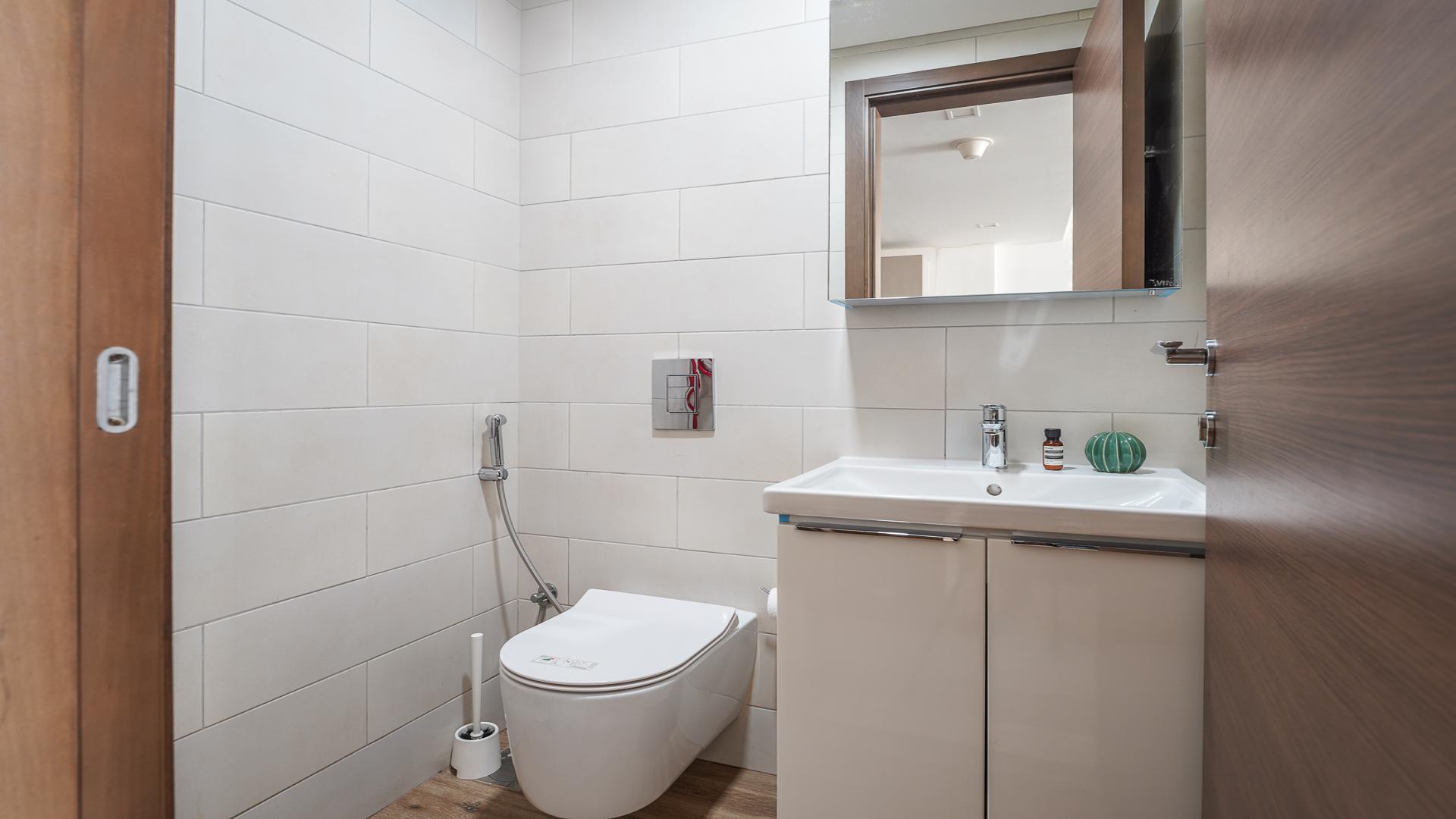 Vacant 1-Bed Apartment at East 40 - Image 8