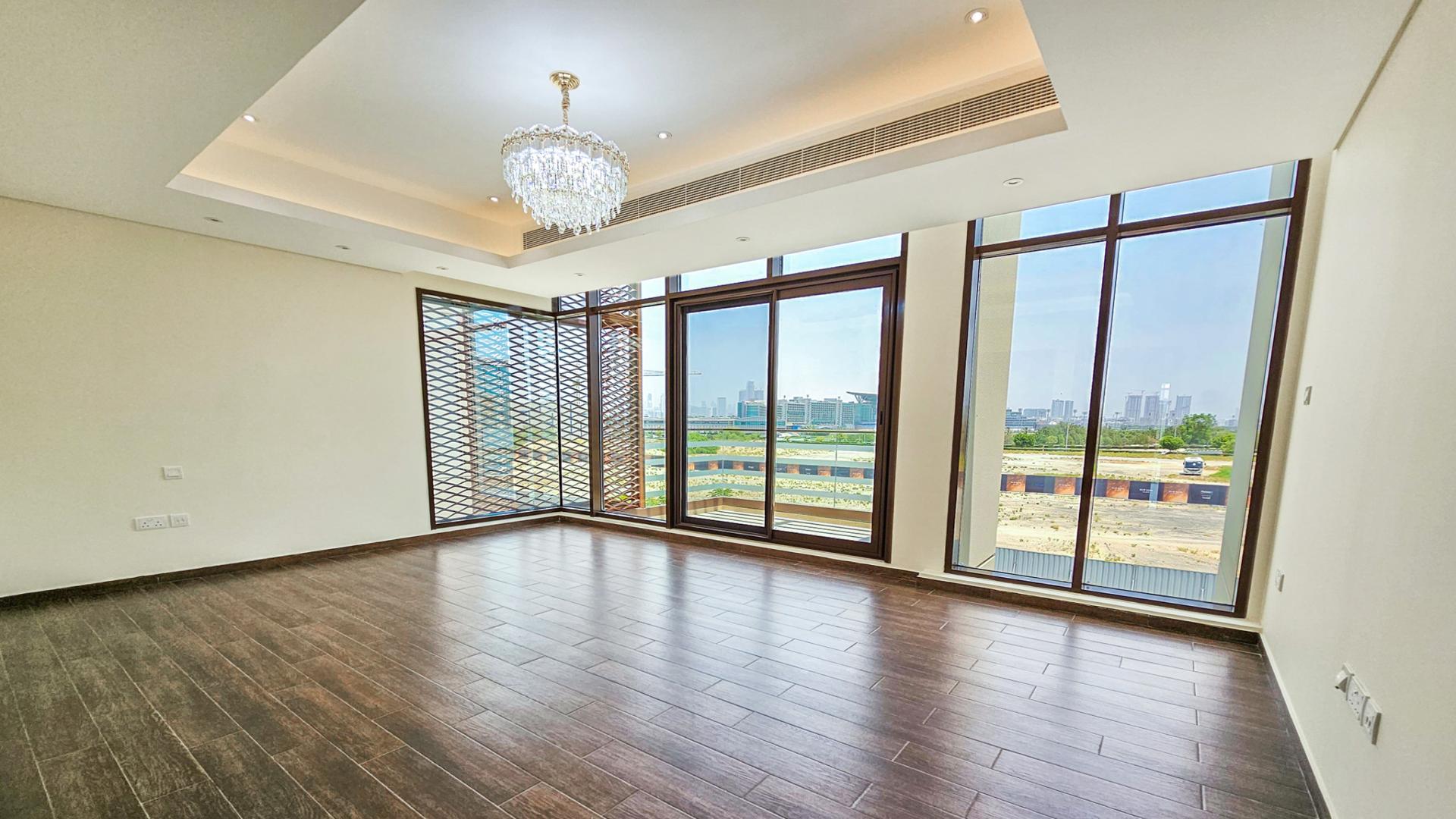 Gated Community Villa Overlooking Meydan Racecourse - Image 1