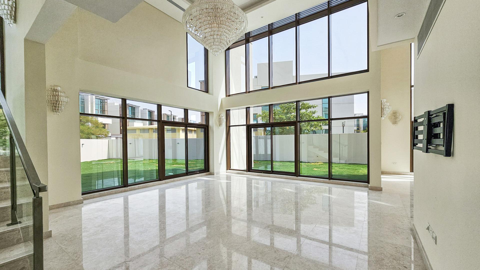 Gated Community Villa Overlooking Meydan Racecourse - Image 2