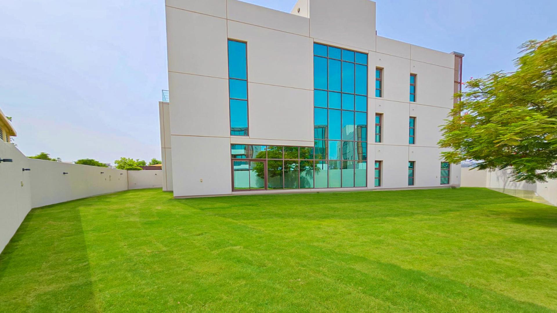 Gated Community Villa Overlooking Meydan Racecourse - Image 10