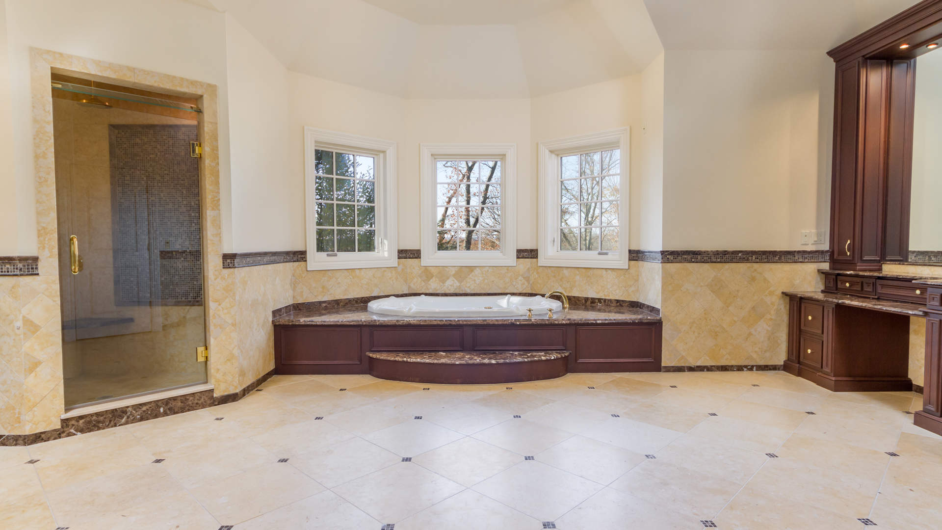 Home with Stunning Views Of The Ramapo Mountains in New Jersey - Image 12